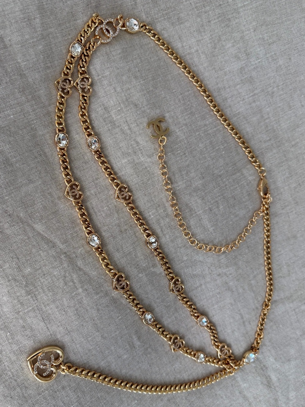 ✨CHANEL Gold Heart Charm Chain Belt with Crystal Accents💛 - Picture 3 of 13
